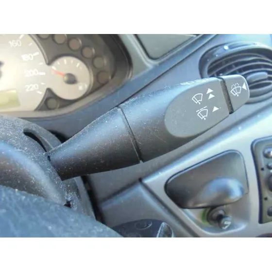 FORD FOCUS BERLINA (CAK) '2004 AMBIENTE VERDE