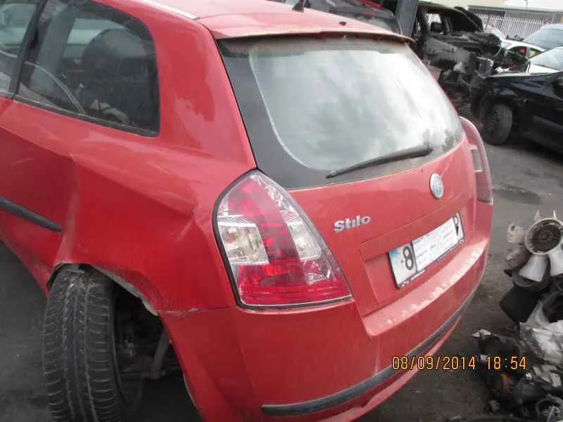FIAT STILO (192) FIAT STILO (192) '2004 1.6 16V CAT ROJO 2001