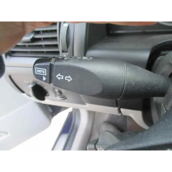 FORD MONDEO BERLINA (GE) '2002 AMBIENTE AZUL