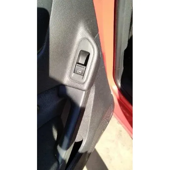 VOLKSWAGEN GOLF VI (5K1) '2011 RABBIT BLUEMOTION ROJO