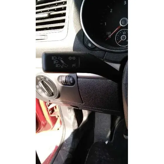 VOLKSWAGEN GOLF VI (5K1) '2011 RABBIT BLUEMOTION ROJO
