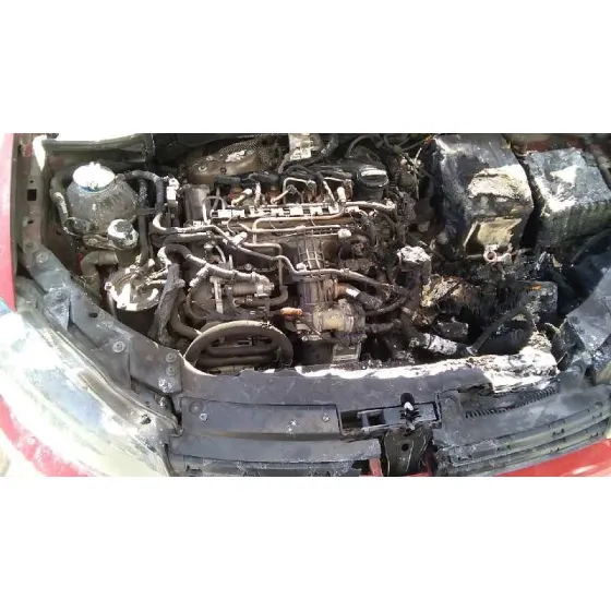 VOLKSWAGEN GOLF VI (5K1) '2011 RABBIT BLUEMOTION ROJO