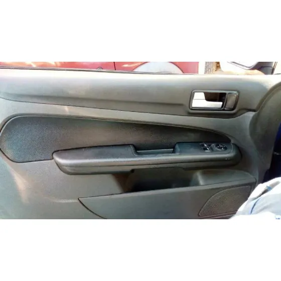 FORD FOCUS BERLINA (CAP) '2005 * AZUL