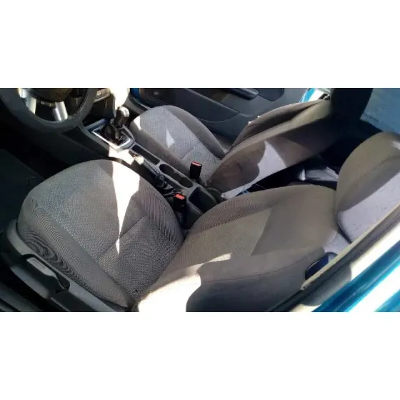 FORD FOCUS BERLINA (CAP) '2005 * AZUL