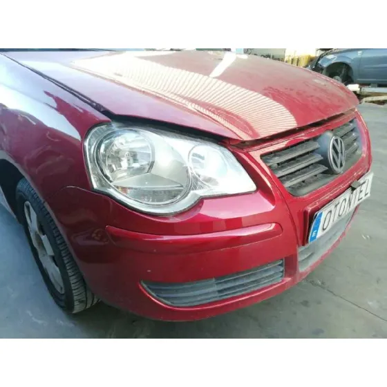 VOLKSWAGEN POLO (9N3) '2005 ADVANCE ROJO