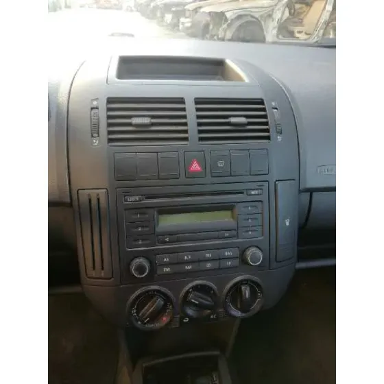 VOLKSWAGEN POLO (9N3) '2005 ADVANCE ROJO