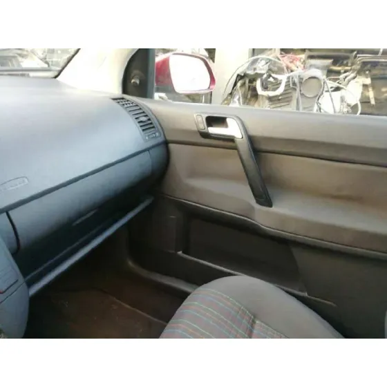 VOLKSWAGEN POLO (9N3) '2005 ADVANCE ROJO