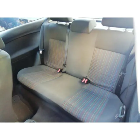 VOLKSWAGEN POLO (9N3) '2005 ADVANCE ROJO