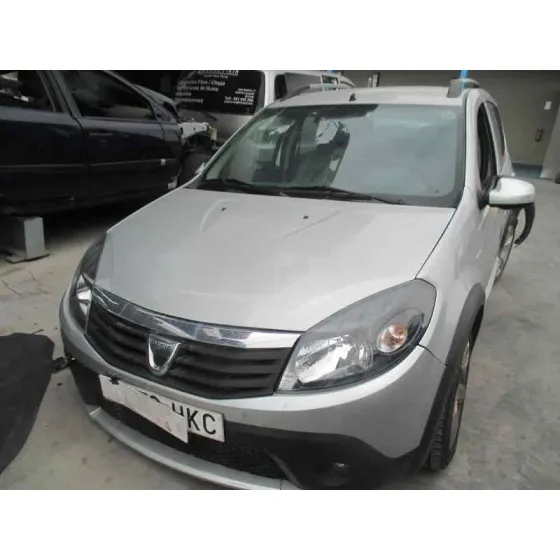DACIA SANDERO '2012 LAUREATE MUSIC PLATA