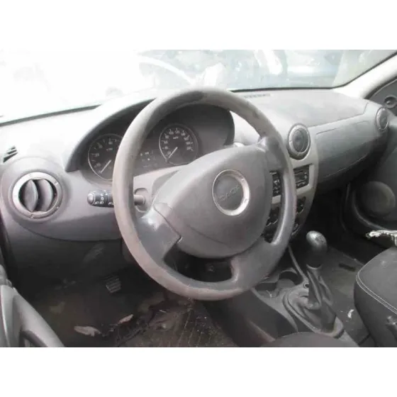 DACIA SANDERO '2012 LAUREATE MUSIC PLATA