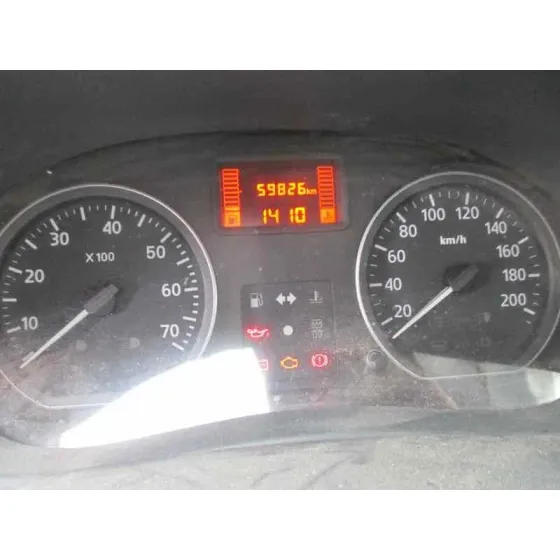 DACIA SANDERO '2012 LAUREATE MUSIC PLATA