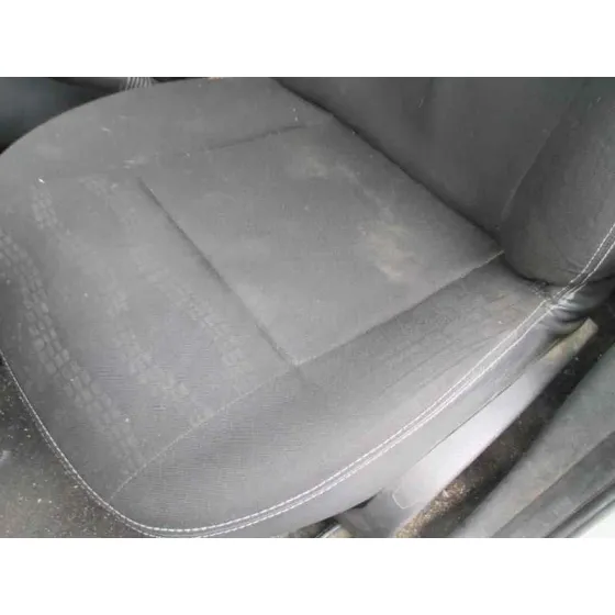 DACIA SANDERO '2012 LAUREATE MUSIC PLATA