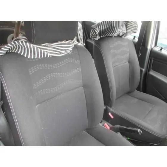 DACIA SANDERO '2012 LAUREATE MUSIC PLATA