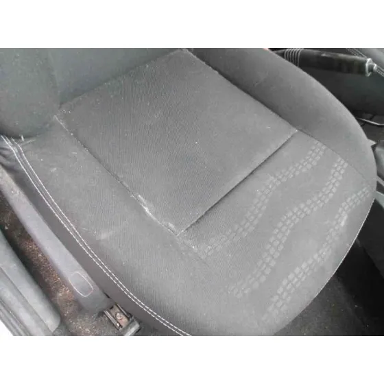 DACIA SANDERO '2012 LAUREATE MUSIC PLATA