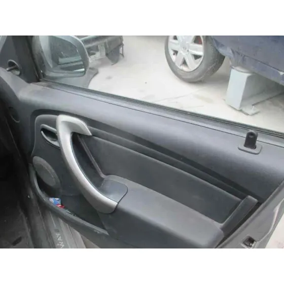 DACIA SANDERO '2012 LAUREATE MUSIC PLATA