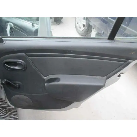DACIA SANDERO '2012 LAUREATE MUSIC PLATA