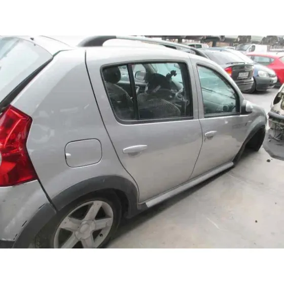 DACIA SANDERO '2012 LAUREATE MUSIC PLATA
