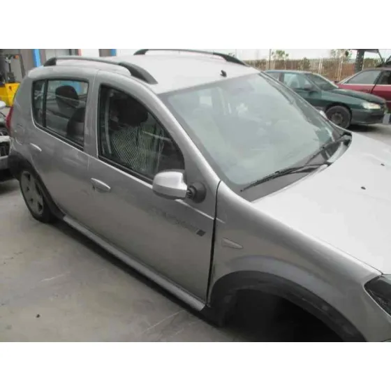 DACIA SANDERO '2012 LAUREATE MUSIC PLATA