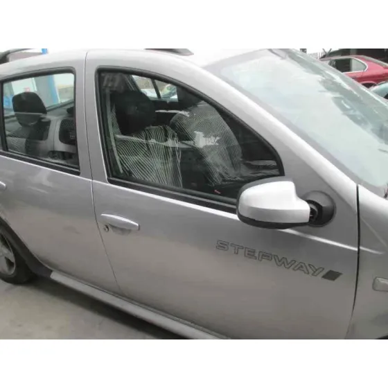 DACIA SANDERO '2012 LAUREATE MUSIC PLATA