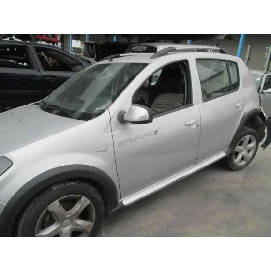 DACIA SANDERO '2012 LAUREATE MUSIC PLATA