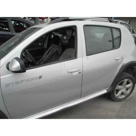 DACIA SANDERO '2012 LAUREATE MUSIC PLATA
