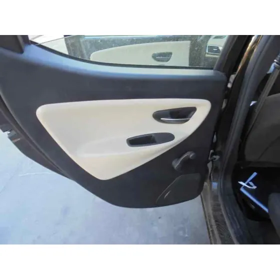 LANCIA YPSILON (402) '2013 GOLD NEGRO