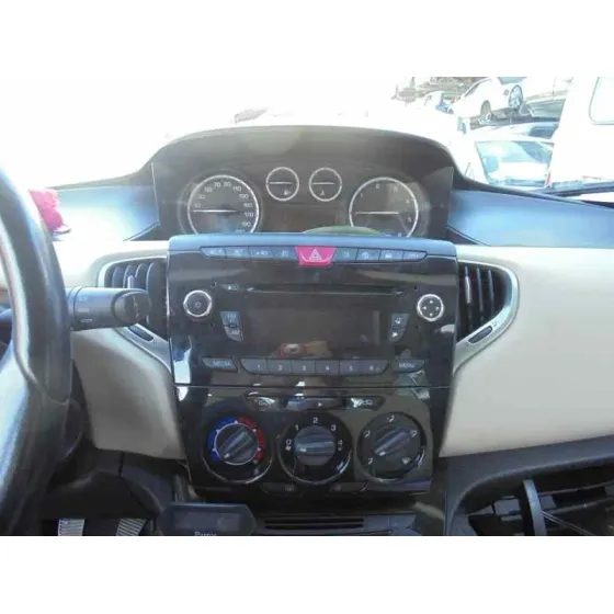 LANCIA YPSILON (402) '2013 GOLD NEGRO