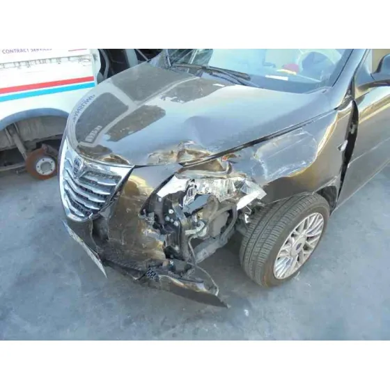 LANCIA YPSILON (402) '2013 GOLD NEGRO