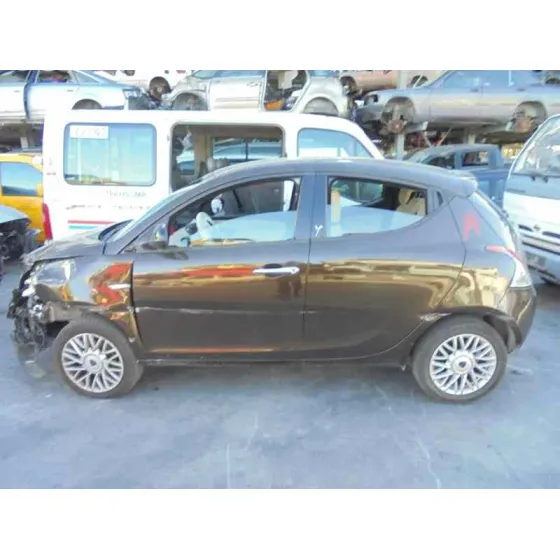 LANCIA YPSILON (402) '2013 GOLD NEGRO