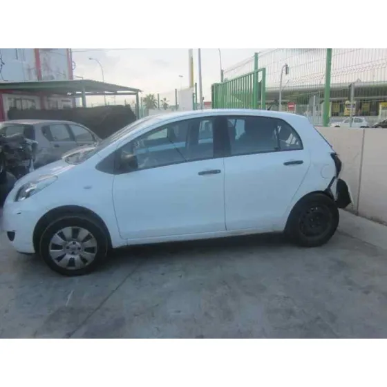 TOYOTA YARIS '2010 LIVE BLANCO