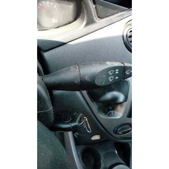 FORD FOCUS BERLINA (CAK) '2004 AMBIENTE AZUL