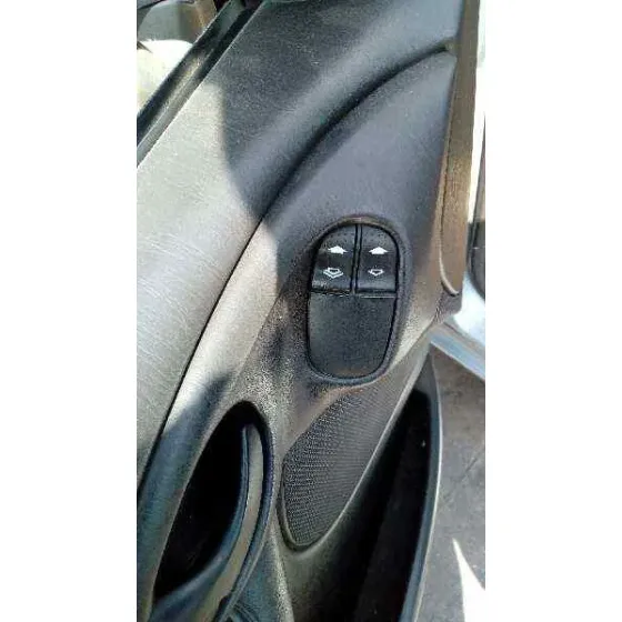 FORD FOCUS BERLINA (CAK) '2004 AMBIENTE AZUL