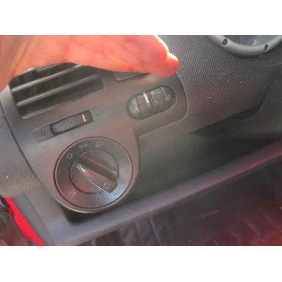 VOLKSWAGEN LUPO (6X1/6E1) '2005 ADVANCE ROJO