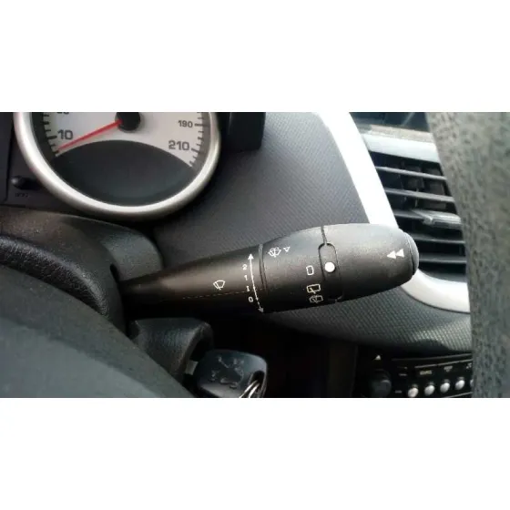 PEUGEOT 207 '2009 1.4 NEGRO