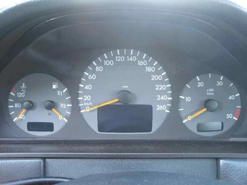 MERCEDES CLASE E (W210) BERLINA DIESEL '2000 270 CDI (210.016) VERDE OSCURO