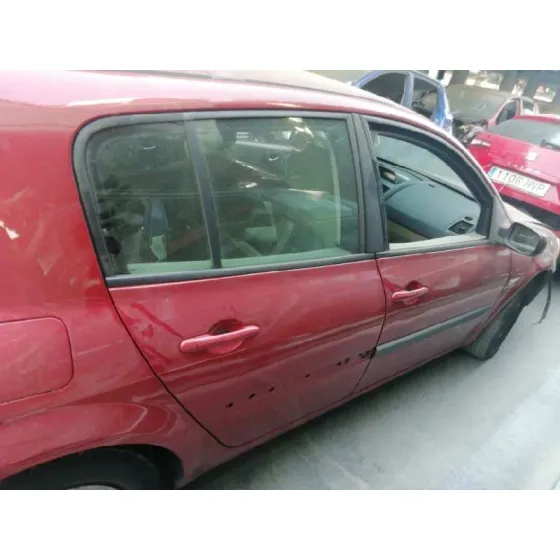 RENAULT MEGANE II BERLINA 5P '2007 1.5 DCI DIESEL ROJO