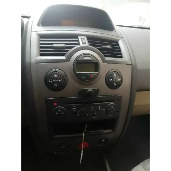RENAULT MEGANE II BERLINA 5P '2007 1.5 DCI DIESEL ROJO