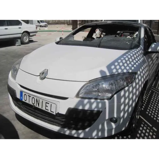 RENAULT MEGANE III BERLINA 5 P '2011 DYNAMIQUE BLANCO