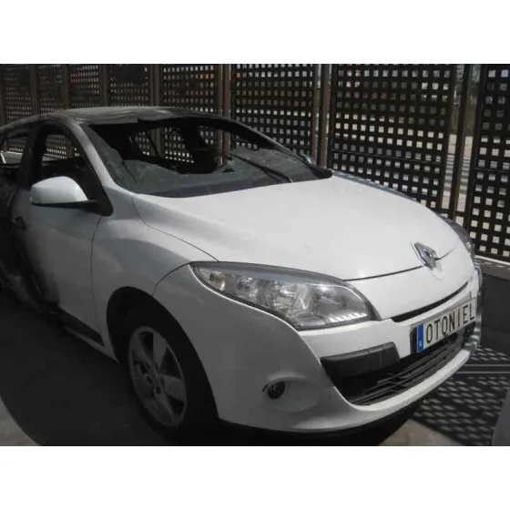 RENAULT MEGANE III BERLINA 5 P '2011 DYNAMIQUE BLANCO