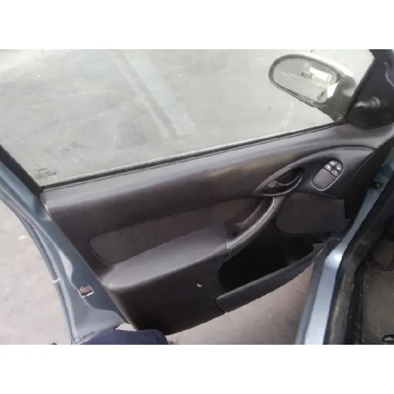 FORD FOCUS TURNIER (CAK) '2004 AMBIENTE AZUL
