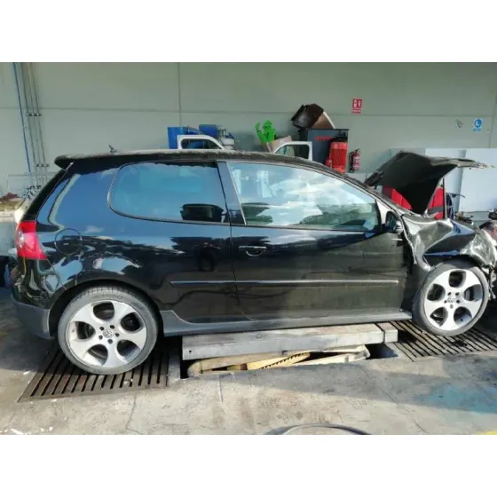 VOLKSWAGEN GOLF V BERLINA (1K1) '2006 GTI NEGRO