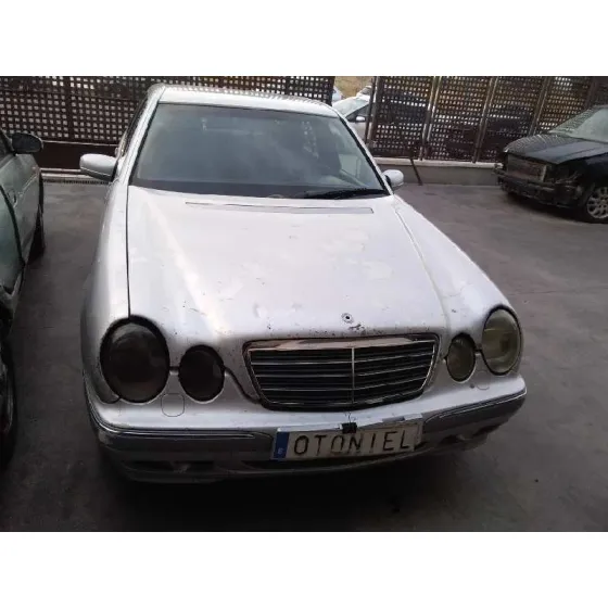 MERCEDES CLASE E (W210) BERLINA DIESEL '2001 220 CDI (210.006) PLATA