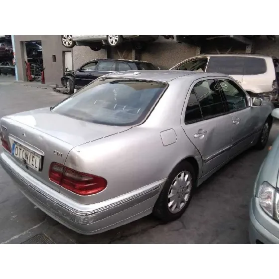 MERCEDES CLASE E (W210) BERLINA DIESEL '2001 220 CDI (210.006) PLATA