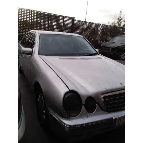 MERCEDES CLASE E (W210) BERLINA DIESEL '2001 220 CDI (210.006) PLATA