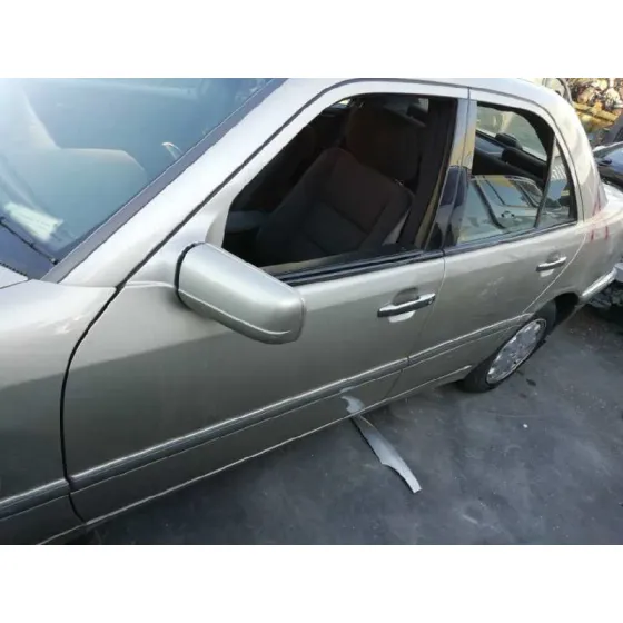 MERCEDES CLASE C (W202) BERLINA '1998 220 CDI (202.133) GRIS