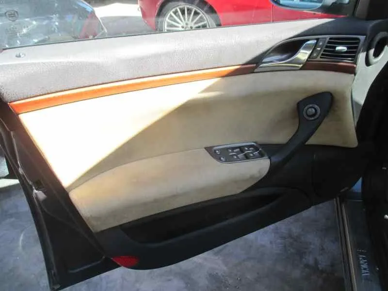 LANCIA THESIS (115) '2008 2.4 MULTIJET 20V CAE EMBLEMA (136KW) GRIS