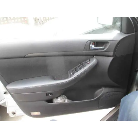 TOYOTA AVENSIS BERLINA (T25) '2004 1.8 16V CAT PLATA
