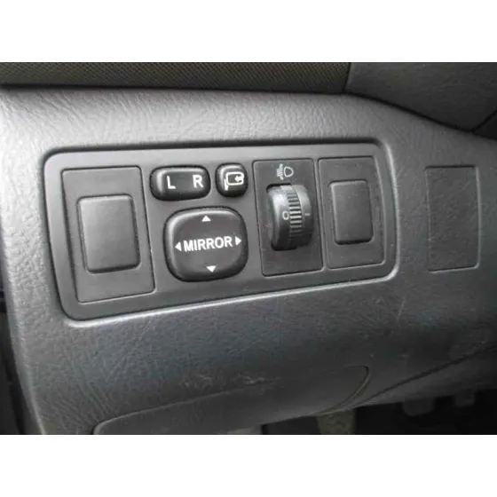 TOYOTA AVENSIS BERLINA (T25) '2004 1.8 16V CAT PLATA