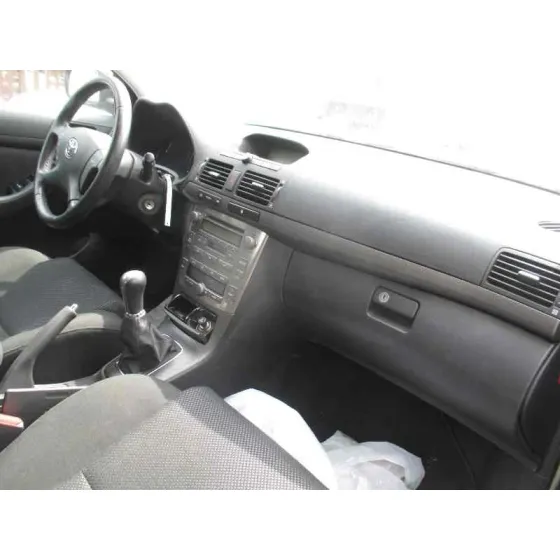 TOYOTA AVENSIS BERLINA (T25) '2004 1.8 16V CAT PLATA