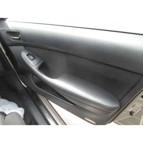 TOYOTA AVENSIS BERLINA (T25) '2004 1.8 16V CAT PLATA